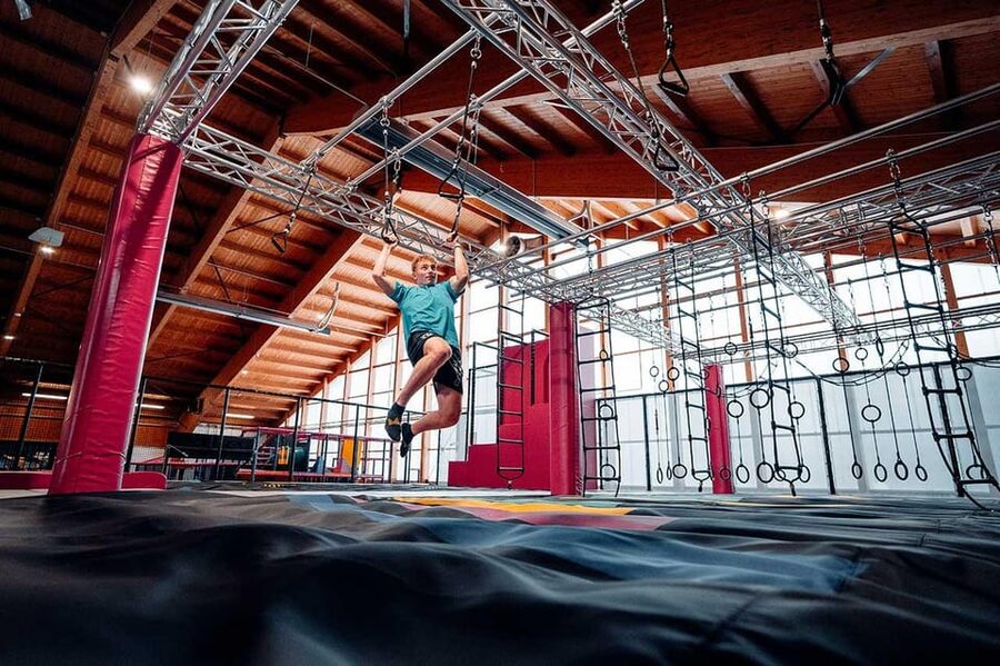 Tirol: Zahmer Kaiser Trampolinpark - Your companions: free viewing plus a practical bistro setup