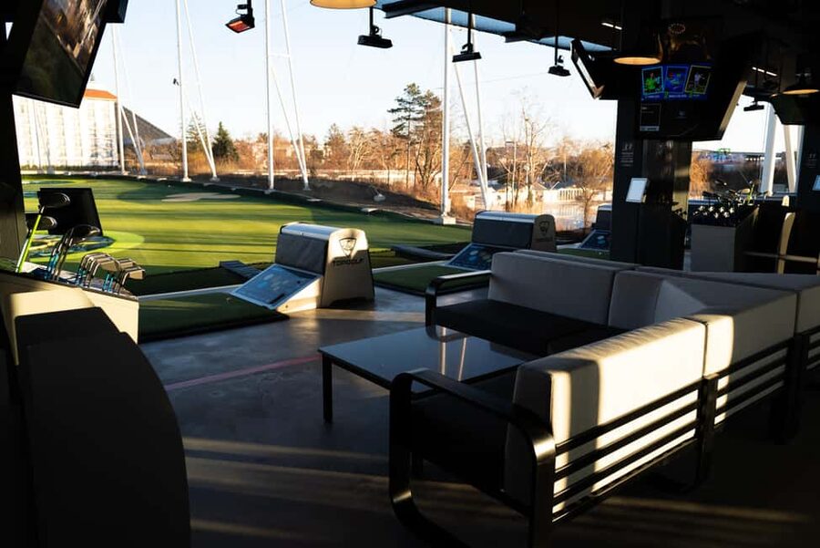 Topgolf Vienna: Gameplay – 1 Bay - How the Bay Works: from microchipped balls to 350 screens