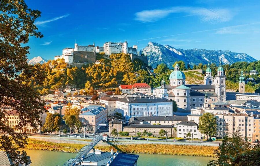 Traunkirchen, Hallstatt & Salzburg – A Day to Remember - Hallstatt: Two Hours of Wandering, Views, and Small-Town Choices