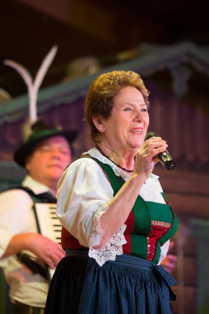 Tyrolean Evenings Family Gundolf in Innsbruck - The second half: zither, alphorn, miners, and the mountain-march vibe
