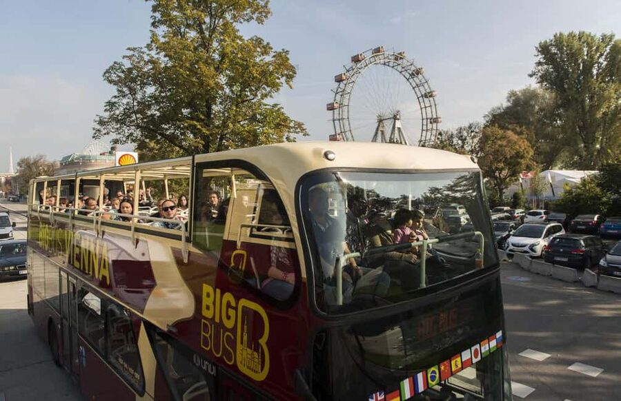 Vienna 3, 4 or 5-Attraction Pass: Schönbrunn, Belvedere, Bus - Riesenrad Ferris Wheel: 65 Meters for Panoramic City Photos
