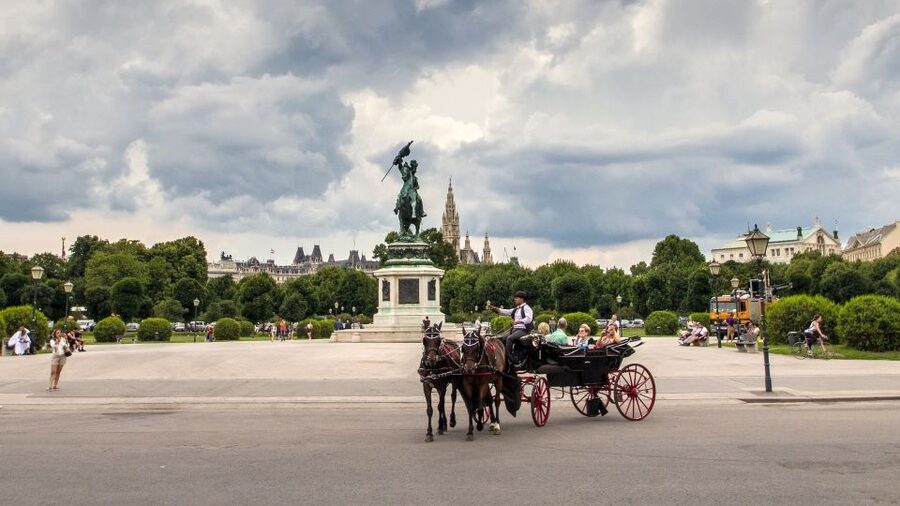 Vienna: 30-Minute Fiaker Ride in the Old Town - The ride’s emotional payoff: horse time, photos, and a gentle pace