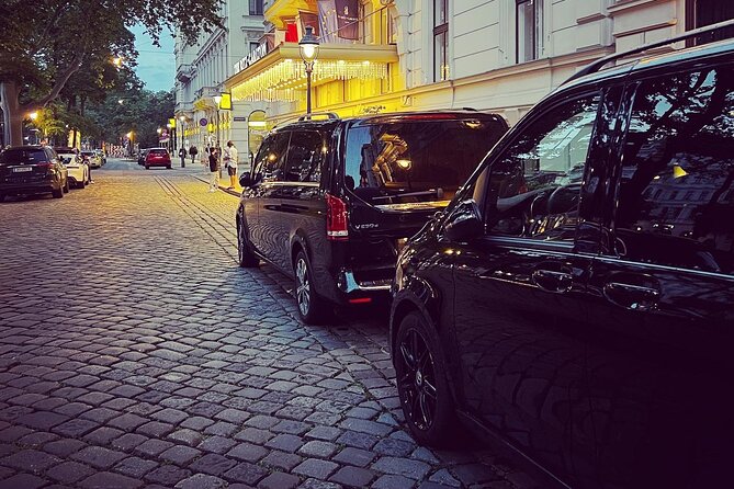 Vienna Airport Transfers From Vienna City With Private Driver - Luggage, vehicle fit, and what to tell the driver