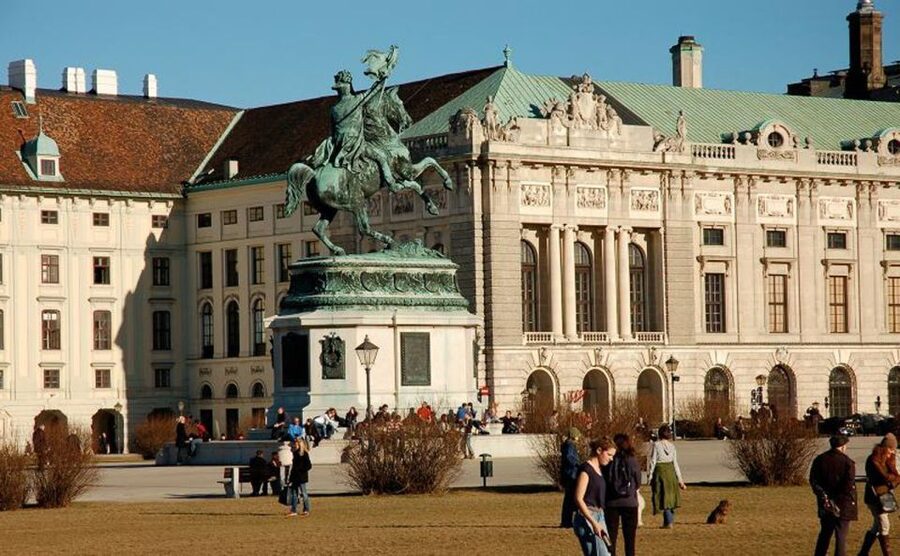 Vienna and Skip-the-Line Schönbrunn Palace Private Tour - Why a chauffeur Ringstraße loop makes Schönbrunn click
