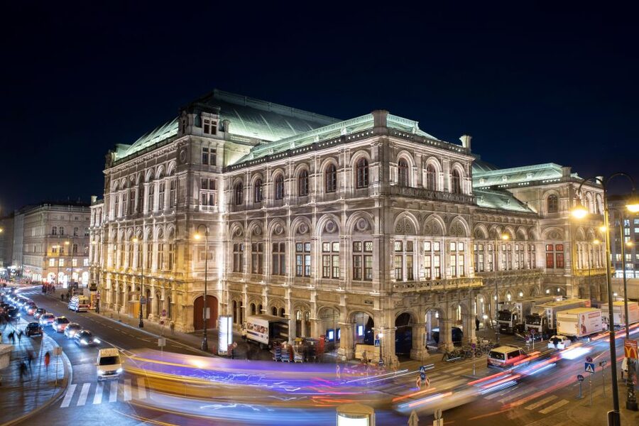 VIENNA AT NIGHT: PRIVATE PHOTO TOUR - Your one pro holiday photo, plus skills you can reuse