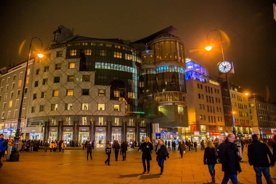 Vienna: Big Bus Evening Sightseeing Bus Tour with Live Guide - Crossing the Danube to Donau City’s Modern Skyline