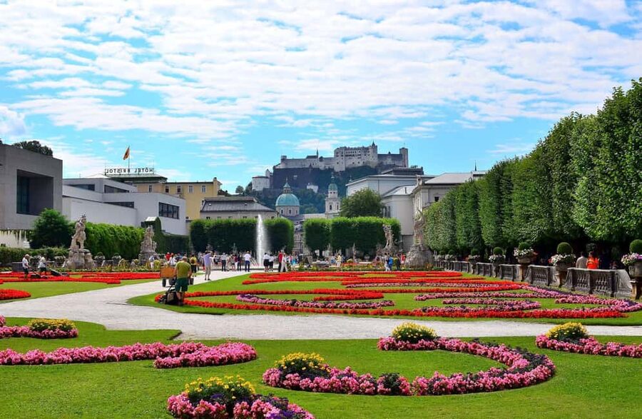Vienna/Bratislava: Day Trip to Hallstatt & Salzburg - Photo Stops and Scenic Timing: How to Get More From Each Pull-Off