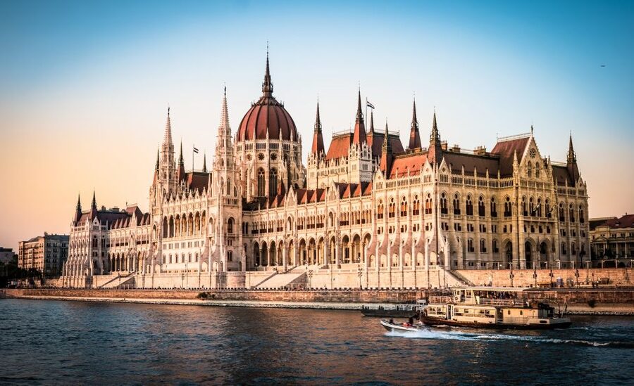 Vienna: Budapest Day Trip - A 12-hour Vienna to Budapest swing, with Hungarian countryside in between