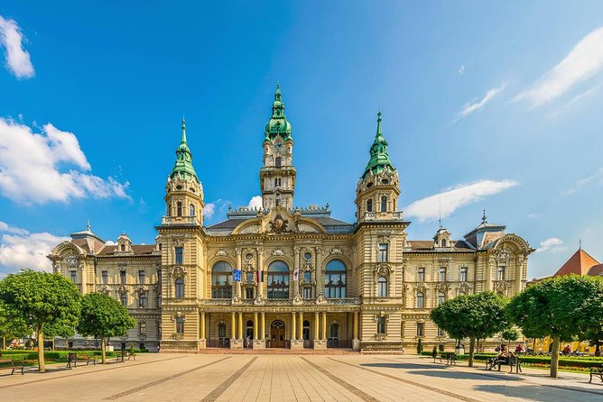Vienna-Budapest One-Way Sightseeing Transfer - How the guide actually shapes the day