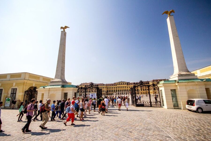 Vienna: Bus & Schönbrunn Palace Skip-the-Line Guided Tour - Schönbrunn gardens and photo time: how to use your free moments