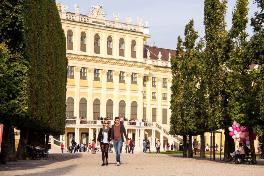 Vienna: Bus & Schönbrunn Palace Skip-the-Line Guided Tour - Guide languages: what to expect in English, German, and Spanish