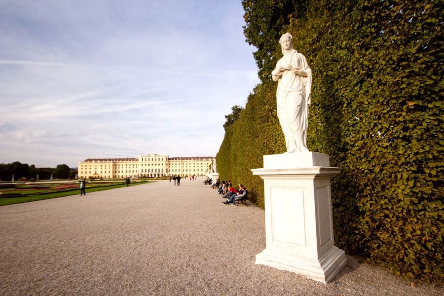Vienna: Bus & Schönbrunn Palace Skip-the-Line Guided Tour - Price and value: what $81 buys you in real time