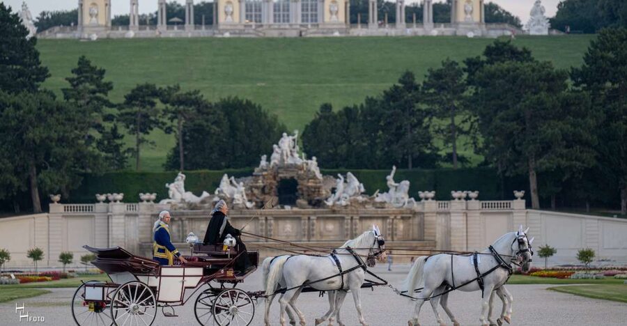Vienna: Carriage Ride Through Schönbrunn Palace Gardens - Your Fiaker stories: Vienna told in a way you can remember