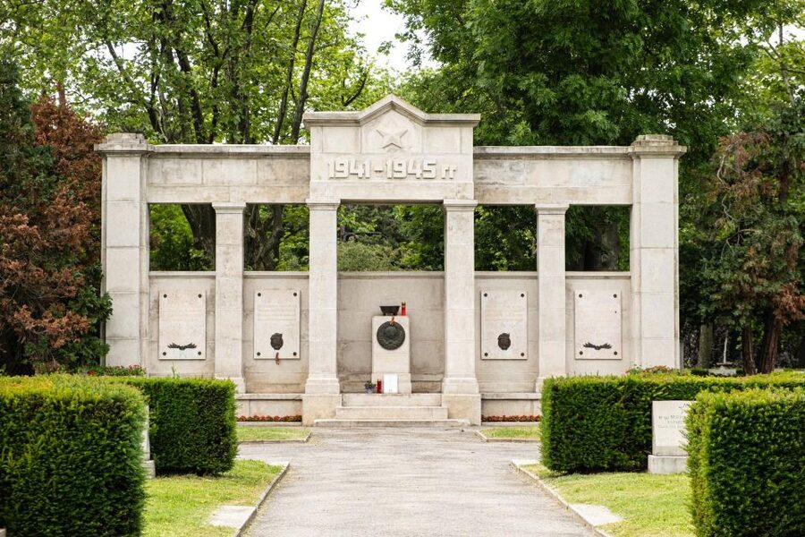 Vienna Central Cemetery Walking Tour with Transfers - Where you meet: the main gate you should not enter