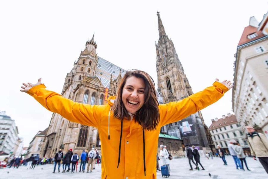 Vienna: Christmas Photoshoot with a Pro Photographer - Pro photographer, not just a walking tour with a camera