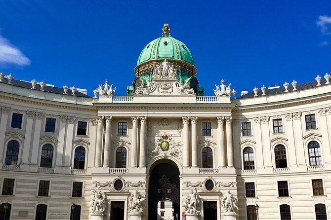 Vienna Christmas Tour - Stop 3: Freyung market, traditional craft in a calmer pocket