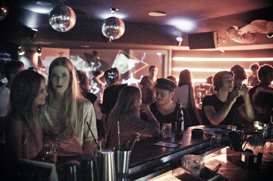 Vienna: City Center Pub Crawl - The 5-Hour Flow: Three Stops, One Free Drink Each
