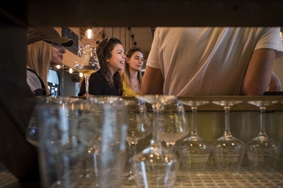 Vienna: Craft Beer Tasting Experience with Local Snacks - Vienna’s 1st District Brewery Setting and What You Actually Learn
