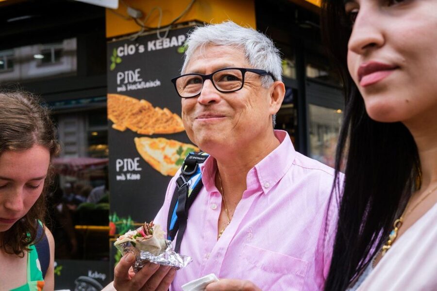 Vienna Food Tour: Dishes, Wine, Street Food & Culture - Street food stop: the quick bite and the local rhythm