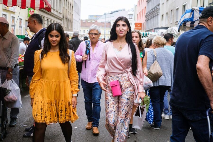 Vienna Food Tour: Dishes, Wine, Street Food & Culture - Public transport coaching: how to ride Vienna after the tour
