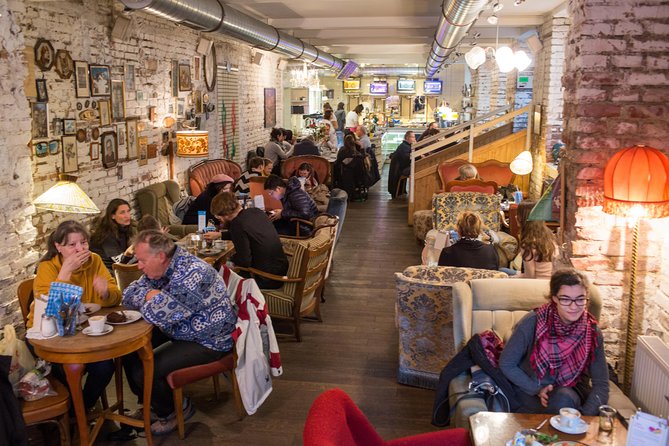 Vienna for Food Lovers: Cafés, Markets & Austrian Cuisine - Lunch and drinks: schnitzel, goulash, vegetarian mains, plus Austrian wine or beer