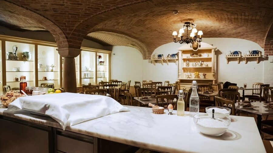 Vienna: Gerstner KuK Hofzuckerbäcker Baking Show & Tasting - How long should you plan, and where it fits in your Schönbrunn day