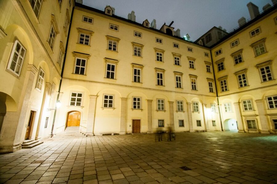 Vienna: Ghosts and Legends Guided Nighttime Walking Tour - Vienna’s vampire lore and the Count Dracula angle