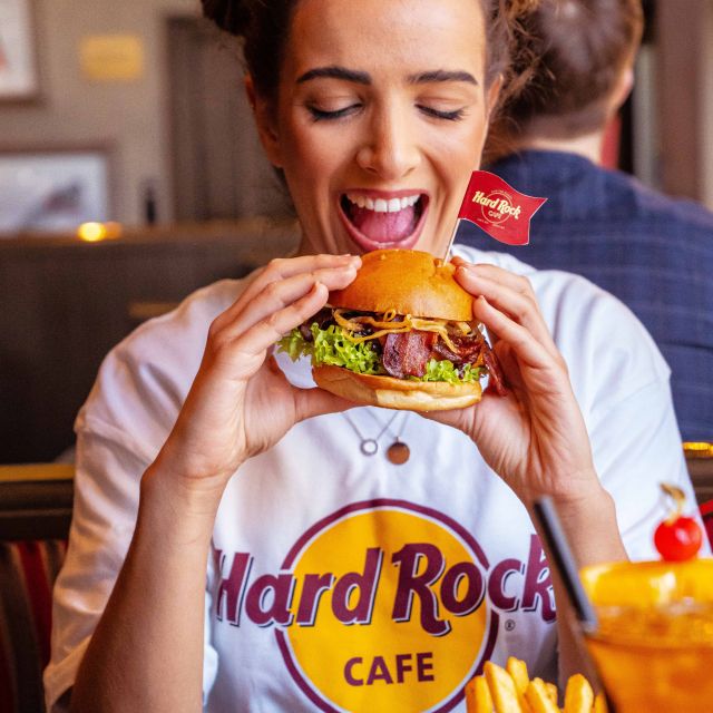 Vienna: Hard Rock Cafe with Set Menu for Lunch or Dinner - Acoustic Menu vs Electric Menu: Two Set Meals, Different Amounts of Food