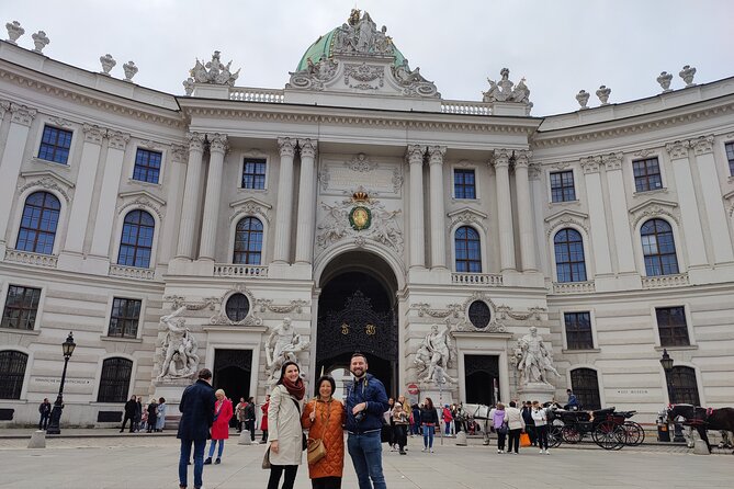 Vienna Highlight Tour - yue walk - Maria Theresien Square and Sisi: why Vienna loves its icons