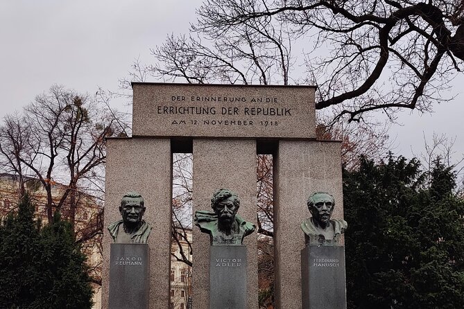 Vienna Highlight Tour - yue walk - Michaelerplatz, plague history, and finishing at St. Stephen’s Cathedral
