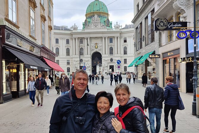 Vienna Highlight Tour - yue walk - Staatsoper to Sacher Hotel: where Vienna’s big names start talking