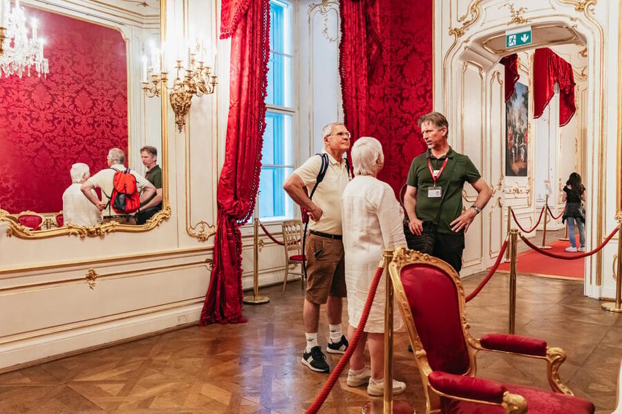 Vienna: Hofburg and Empress Sisi Museum Guided Tour - Entering the Hofburg Imperial Palace: imperial apartments as a story