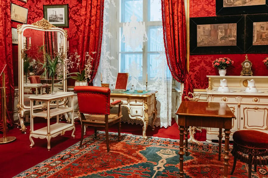Vienna: Hofburg and Empress Sisi Museum Guided Tour - Who should book this Hofburg and Sisi experience