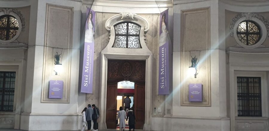 Vienna: Hofburg Palace and Principessa Sissi Tour - What 90 minutes really means for your schedule