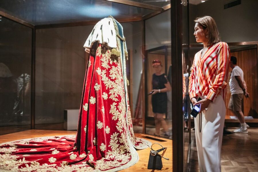Vienna: Imperial Treasury in the Hofburg Palace - Habsburg gems and Elisabeth-linked jewelry: the glitter has a purpose