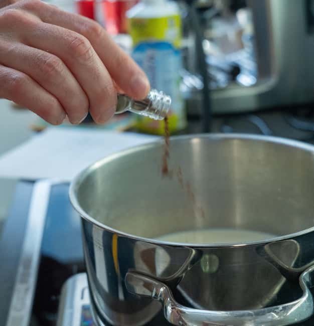 Vienna: Italian-Austrian Pastry Class – Pasticciotto & Drink - Shaping, sealing, and baking your own pasticciotti