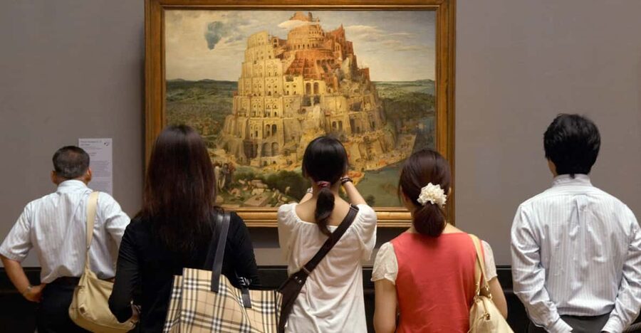Vienna: Kunsthistorisches Museum Guided Tour incl. admission - Entering Kunsthistorisches Museum with momentum