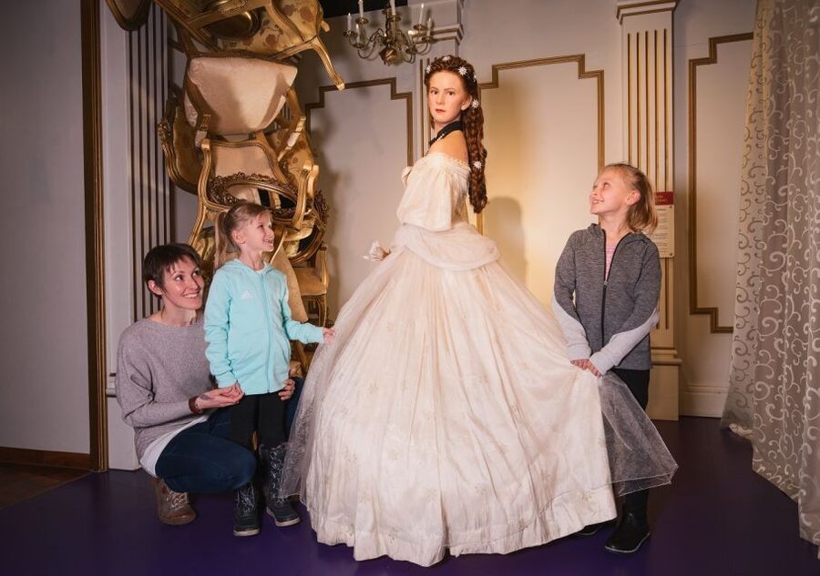 Vienna: Madame Tussauds Admission Ticket - 90 stars across 12 interactive areas: what you’ll actually see