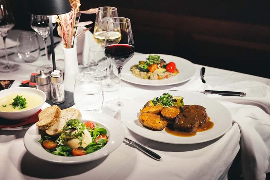 Vienna: Mirage Magic Dinner Show - The 3-hour flow: show plus a real 4-course dinner