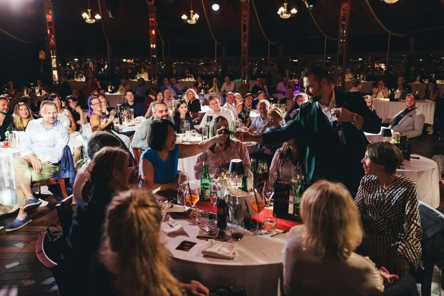 Vienna: Mirage Magic Dinner Show - Christoph Kulmer and Ben Spade up close, and what German-only changes