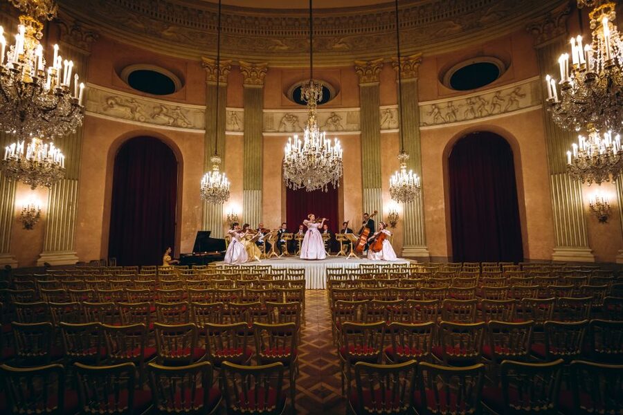 Vienna: Mozart & Strauss Classical Concert at Börse Palace - Timing and daily schedule, including when the venue changes