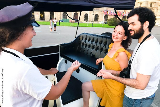 Vienna Oldtimer Tour (60 min) Incl. bottle of Prosecco - What 60 minutes really means for your schedule