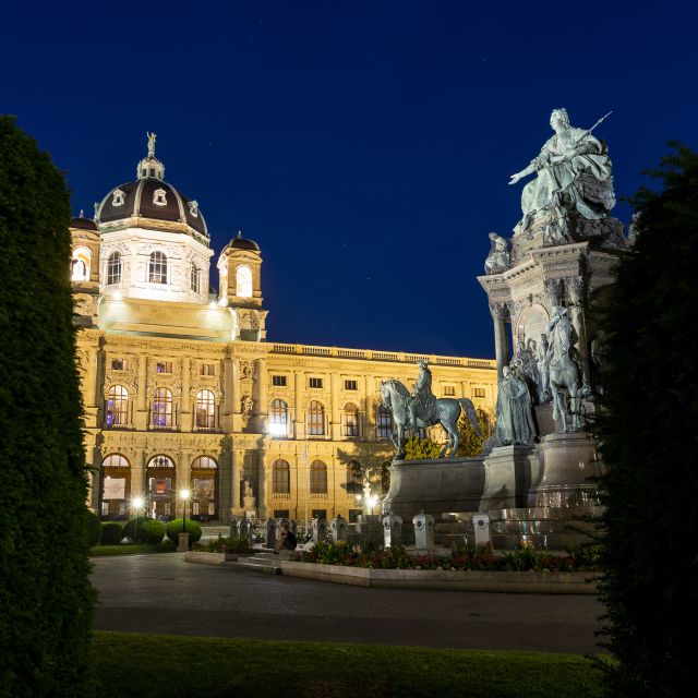 Vienna: Panoramic Night Tour by Bus - The Audio Guide in 16 Languages, and Why It Works