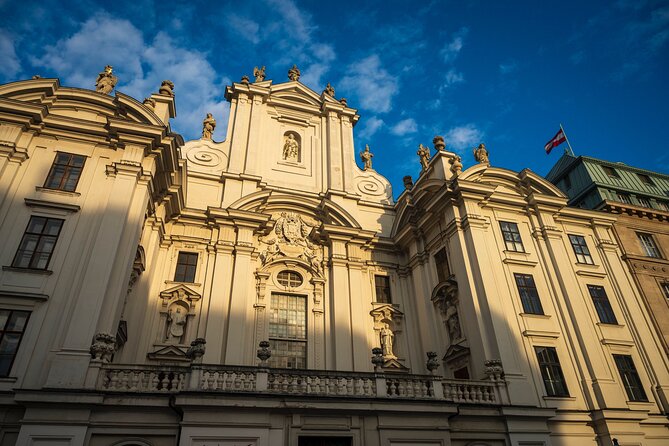 Vienna Photography Masterclass - Private Photography Lesson - Volkstheater and the Parliament side: color, details, and structure