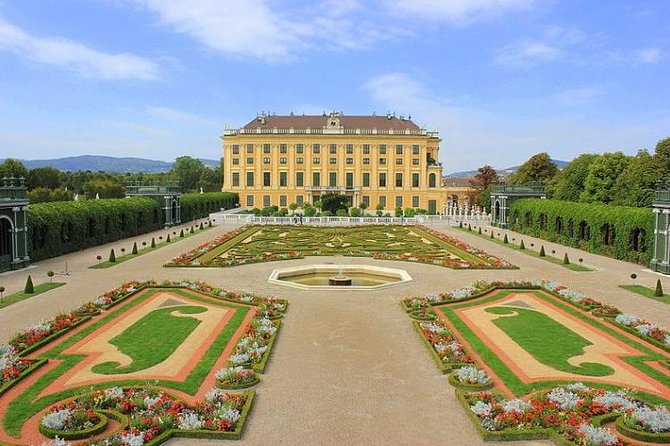 Vienna Private Transfer from Vienna Airport to City centre - Key highlights before you land