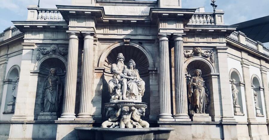 Vienna: Private Walking Tour - St. Stephen’s Cathedral to the Vienna State Opera: iconic sights, guided perspective