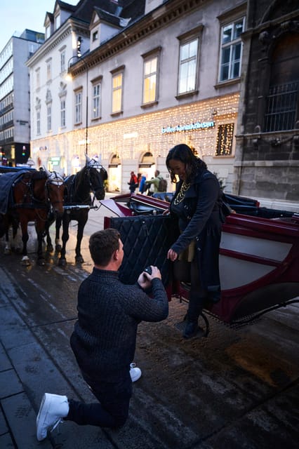 Vienna: Professional Proposal Photographer - Walking routes: historic backdrops and romantic photo spots