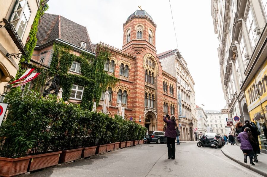 Vienna: Romantic Old Town 2-Hour Discovery Tour - Starting at Hoher Markt and the Anchor Clock, the perfect kickoff