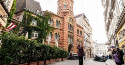Romantic Old Town 2-Hour Discovery Tour