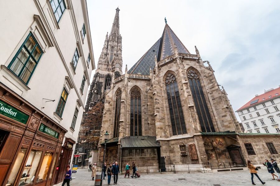 Vienna: Romantic Old Town 2-Hour Discovery Tour - Myths and legends: animals as clues on facades and fountains
